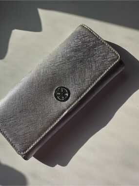 Torry burch Silver Womens Wallet Clutch - Metallic Saffiano Leather